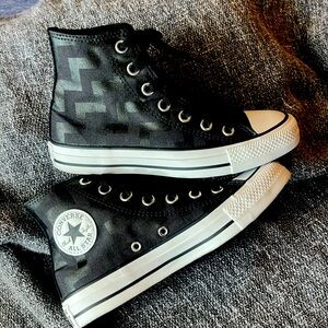 Black on Black Zig Zag Converse high tops Chuck Taylor All Star NEW without tag